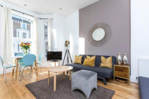 Stylish 2 Bed Apartment-Zone 2 - 10 Minutes to the heart of London- sleeps up 8